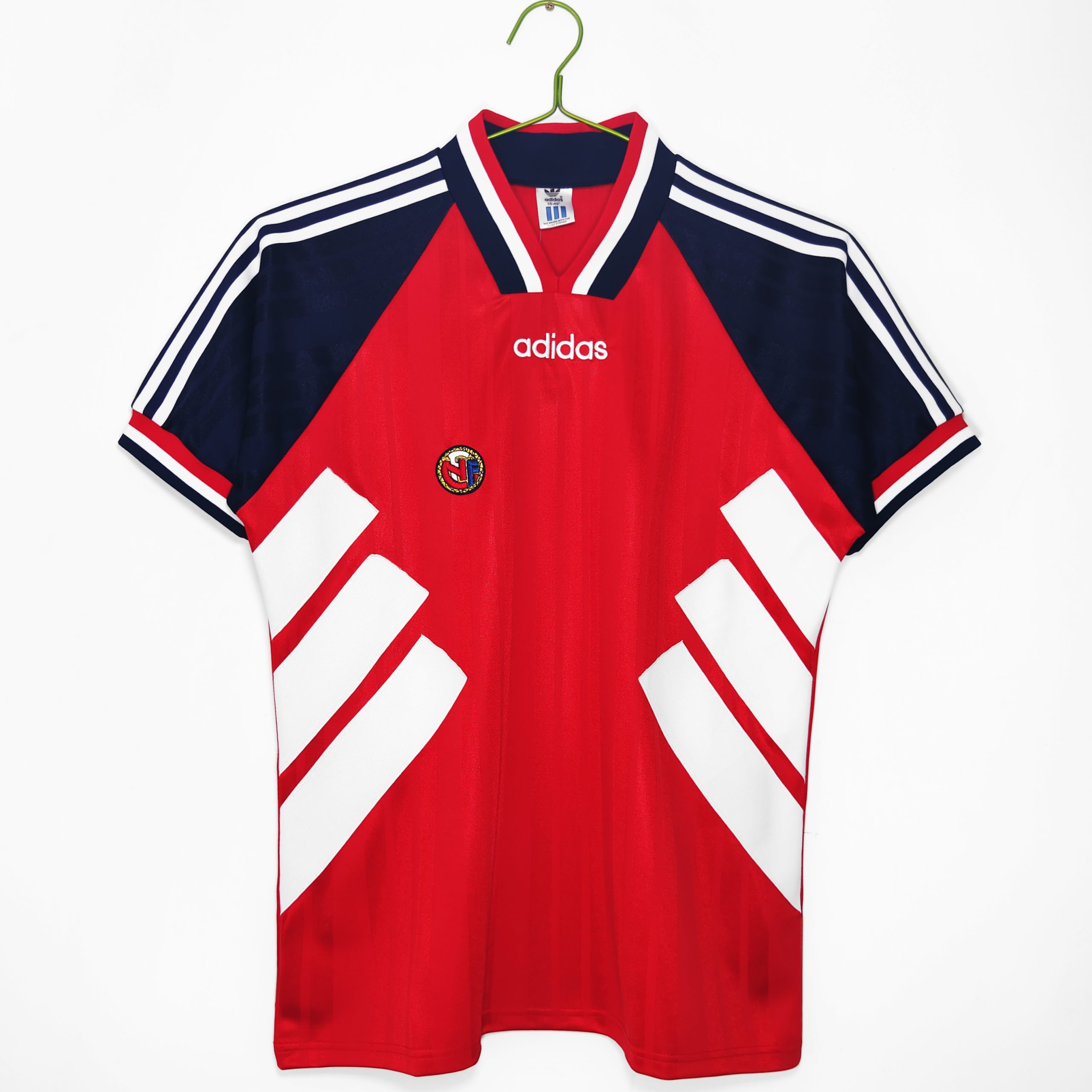 199495E8B59BE5ADA3E68CAAE5A881E4B8BBE59CBAE5A48DE58FA42-B-2-scaled-1.jpg Norway 1994-95 Home Retro Jersey – Red/Navy - Image 1